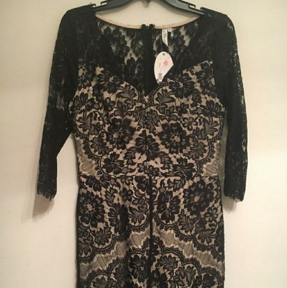 Lace dress - Picture 1 of 2